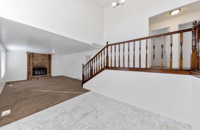 Enormous 4 Bed / 3 Bath Pet Friendly Home in East Layton! Available NOW! photos photos