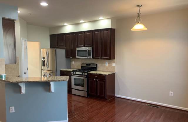 2927 LOMOND PLACE Gallery 3