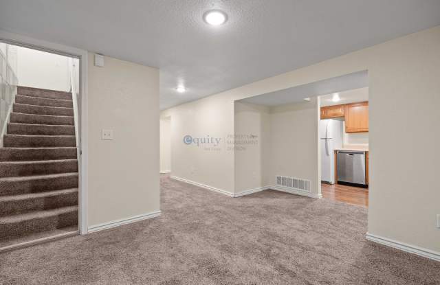 3193 Montclair St - DOWN Gallery 4