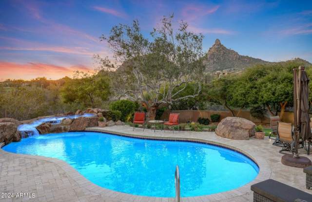 Beautiful custom home with backyard Oasis! Gallery 3