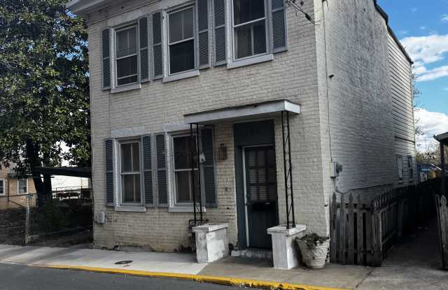 121 N. Spring St - 121 North Spring Street, Martinsburg, WV 25401