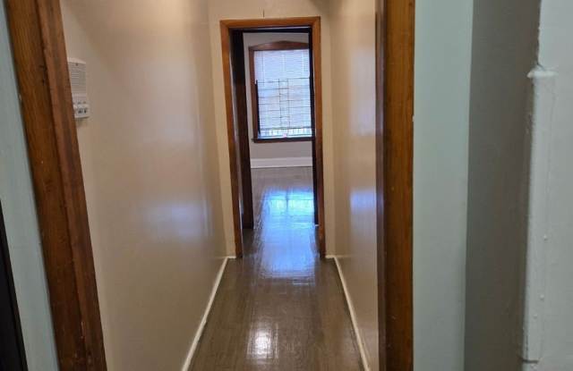 1811 W Garfield Boulevard Gallery 4