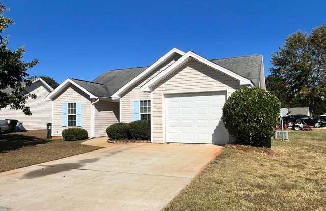 100 Coronation Dr - Great Bonaire Rental! *MOVE IN SPECIAL* - 100 Coronation Drive, Warner Robins, GA 31005
