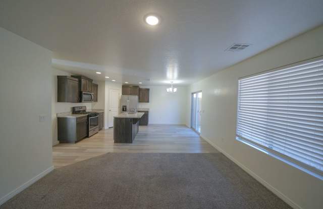 Spacious Townhome for Rent – Prime Location! photos photos