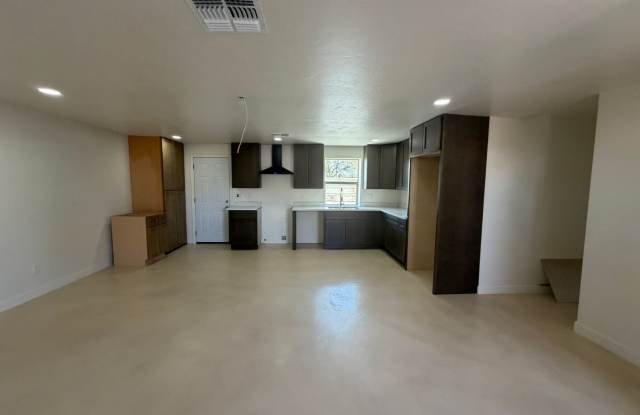 3 Bedroom 2 Bath by Reid Park ! Gallery 3