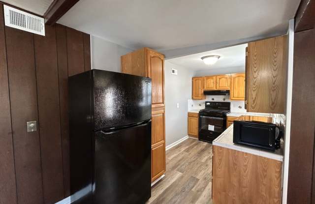 Baltimore - 2 bedrooms and 1 bath Available! Gallery 1