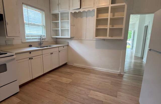 House For Rent - 1380 Live Oak St, Beaumont, TX 77703 Gallery 3