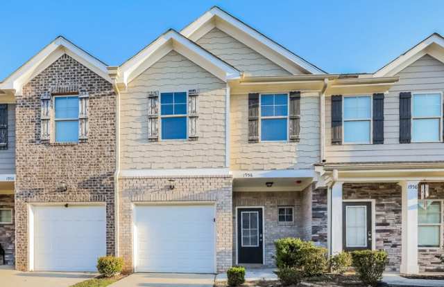 1956 Old Dogwood - 1956 Old Dogwood, Irondale, GA 30238