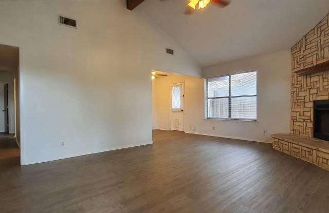 Spacious 4 bed, 2 bath home AVAILABLE SOON! Gallery 3