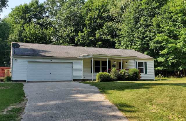 4 Bedroom Parsonage Property 1 Mile to Frankfort Beach photos photos