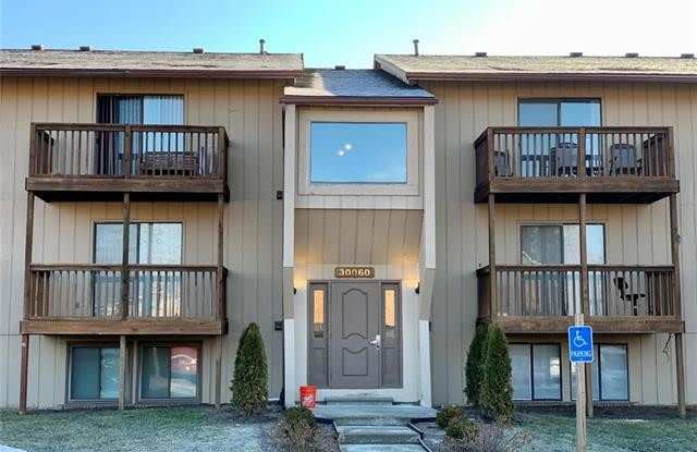 30060 W 12 MILE Road - 30060 West 12 Mile Road, Farmington Hills, MI 48334