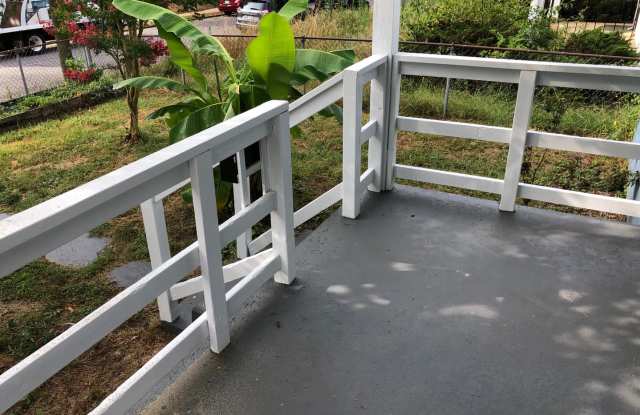 Cute bungalow in Byrd Park with large fenced yard Gallery 4