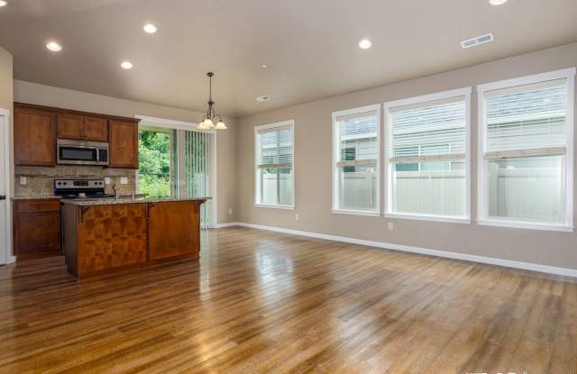 Modern Living with A/C and Double Garage! Gallery 3