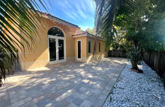 16020 SW 91st Ct Gallery 2