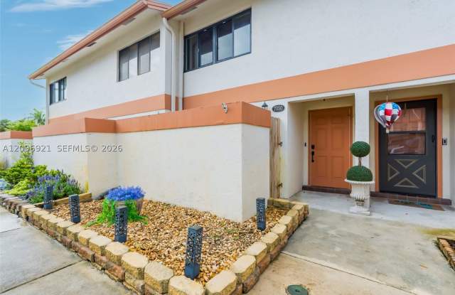 7050 SW 42nd Ct Gallery 1