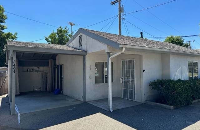 2+1 Bungalow Cottage-  central a/c, carport, patio, washer/dryer hookups, pet friendly photos photos
