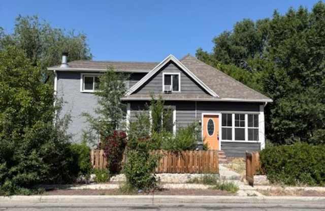3 Bedroom / 2.5 Bath Multi-Level Home in SLC! photos photos