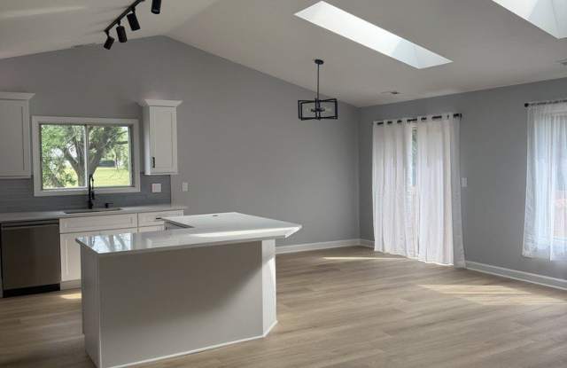 2436 W Salem Court Gallery 4
