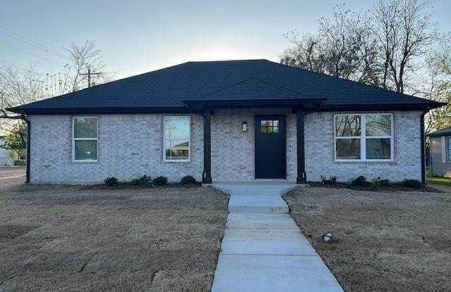201 N Pecan Street photos photos