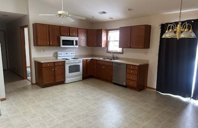Spacious 3 Bedroom Condo Available in Ontario, Ohio Gallery 3