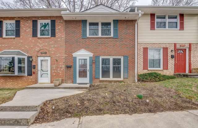 1915 Sussex | Townhouse | 2 Bedroom 1.5 Bath | 07/16/2026 photos photos