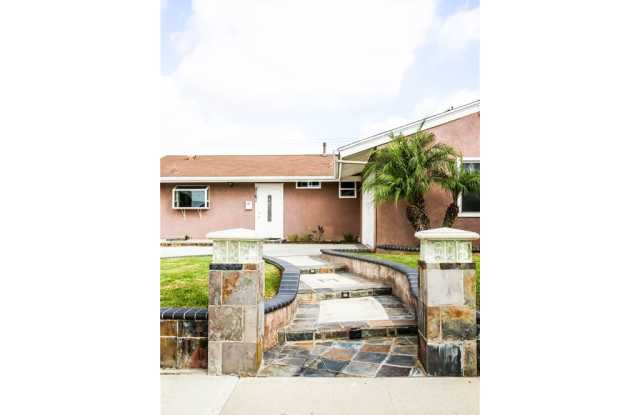 5161 Marcella Avenue Gallery 3