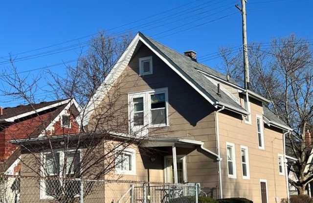 822 Dewey Street Gallery 3