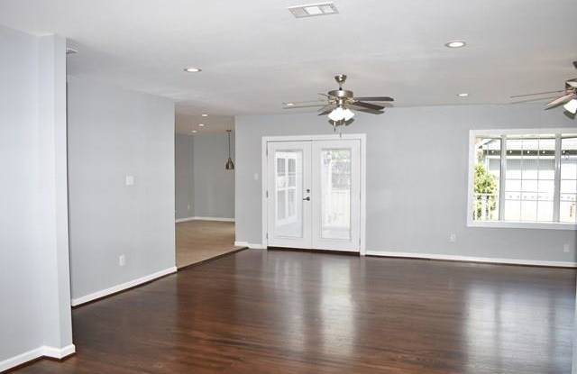 4528 Calmont Avenue Gallery 4