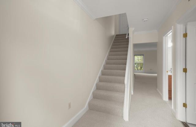 3287 SUTTON Place NW Gallery 2