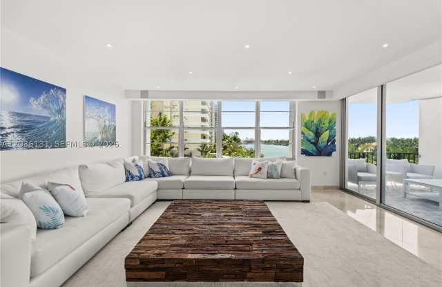 5640 Collins Ave Gallery 4