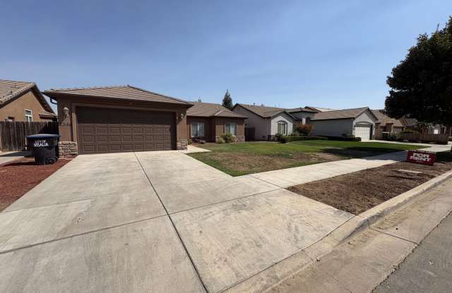 NW Visalia Home in Quiet Neighborhood for Rent Ready! Gallery 3