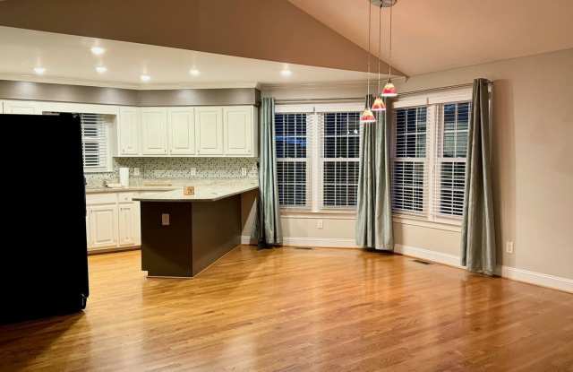 323 Westhampton Dr Gallery 3