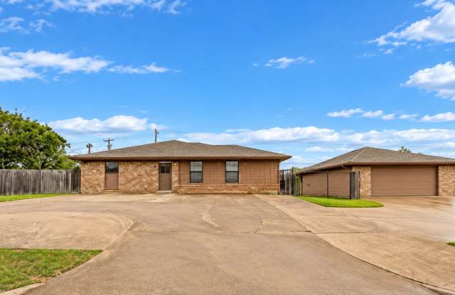 Spacious 4 Bedroom! Close to campus! Gallery 1