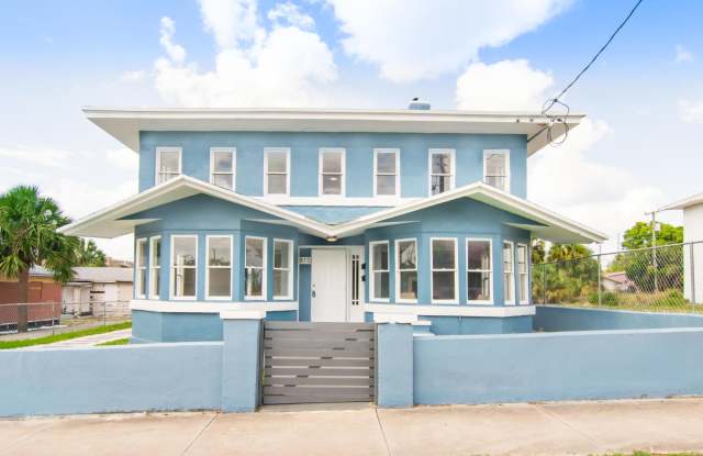 815 6th St photos photos