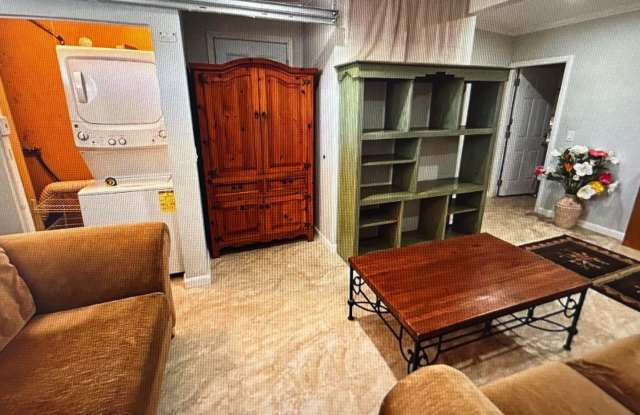 Large Studio with extra room and washer dryer - 1032 Iris Avenue, Imperial Beach, CA 91932