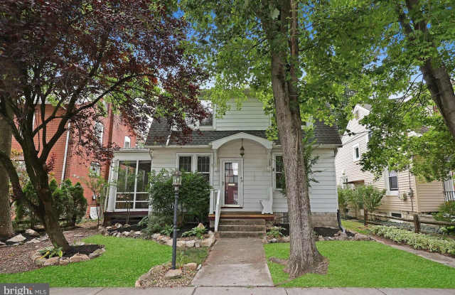 Single family home in Camp Hill Gallery 1