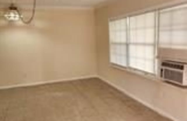 3900 SW 12th Pl Gallery 4