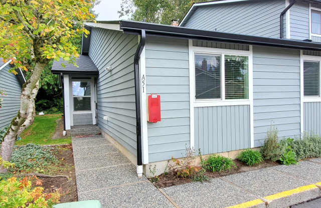 Spacious 2bd 1.75 Condo in Highly Desirable Area with Tons of Storage! Gallery 1