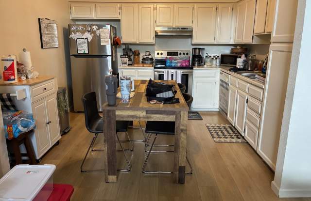 601 N MAY Street unit: 33 photos photos