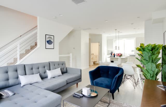 6067 W Studio Ct - 6067 W Studio Ct, Los Angeles, CA 90038