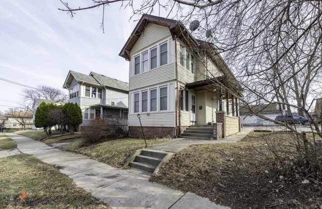 515 2nd Street unit: 2 photos photos