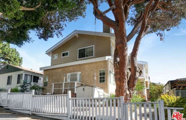 1204 Bay St photos photos