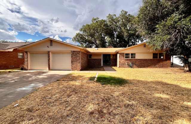 Amazing 4/2.5 in Prime Location! Minutes from Texas Tech and Hospitals! photos photos