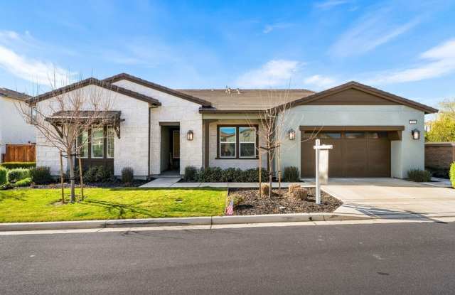 GORGEOUS 3300 Sqft Single Story 4 Bed 3.5 Bath House in Brentwood photos photos