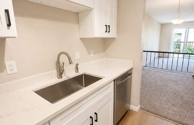 3bd/2ba Bellevue Condo Gallery 4