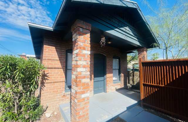 $500 off MOVE-IN! 1 Bed / 1 Bath Cottage in U of A Neighborhood! Gallery 4