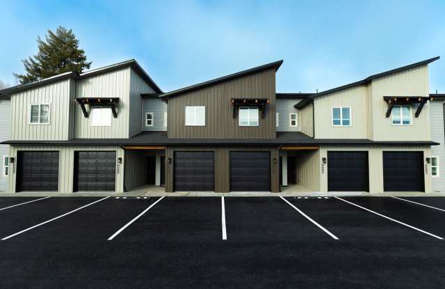 Newer 2 Bedroom 2 1/2 bathroom Hayden Townhome! - 9641 North Buttercup Lane, Hayden, ID 83835