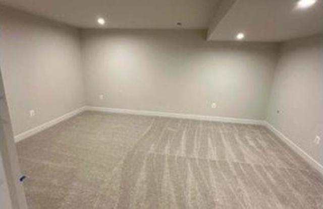 512 RIVERS EDGE Drive Gallery 4