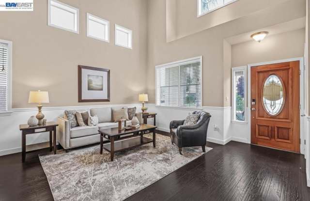 828 Hollowbrook Drive Gallery 2