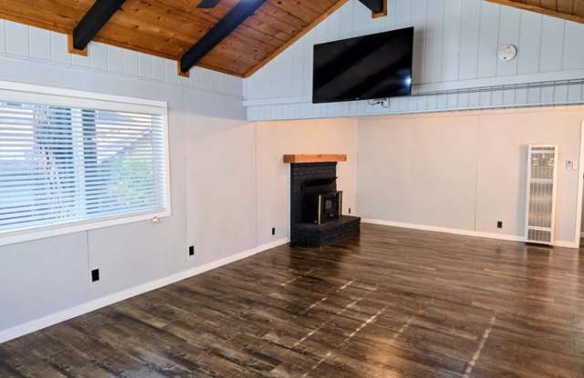 108 Greenspot Boulevard Gallery 4